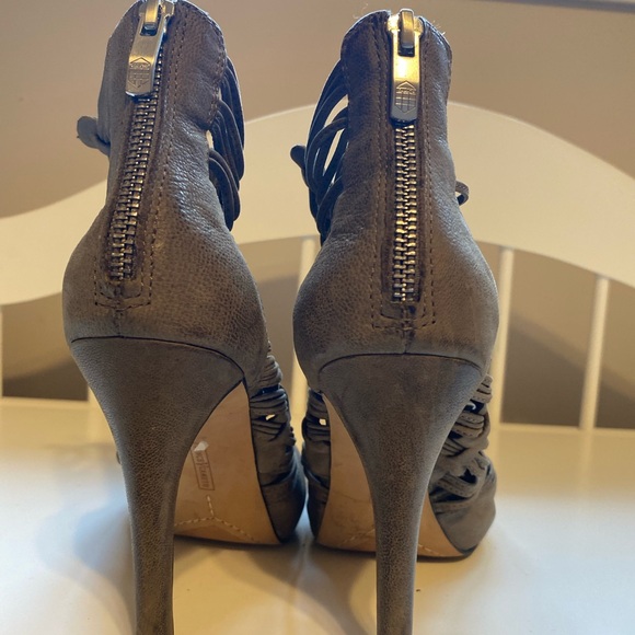 Vince Camuto leather strappy heel - Picture 4 of 5